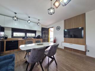 House with apartments, Sale, Vrsi, Vrsi