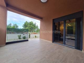 House with apartments, Sale, Vrsi, Vrsi