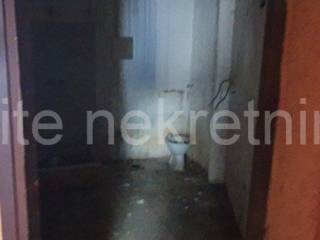 Hall, Rent, Rijeka, Zapad