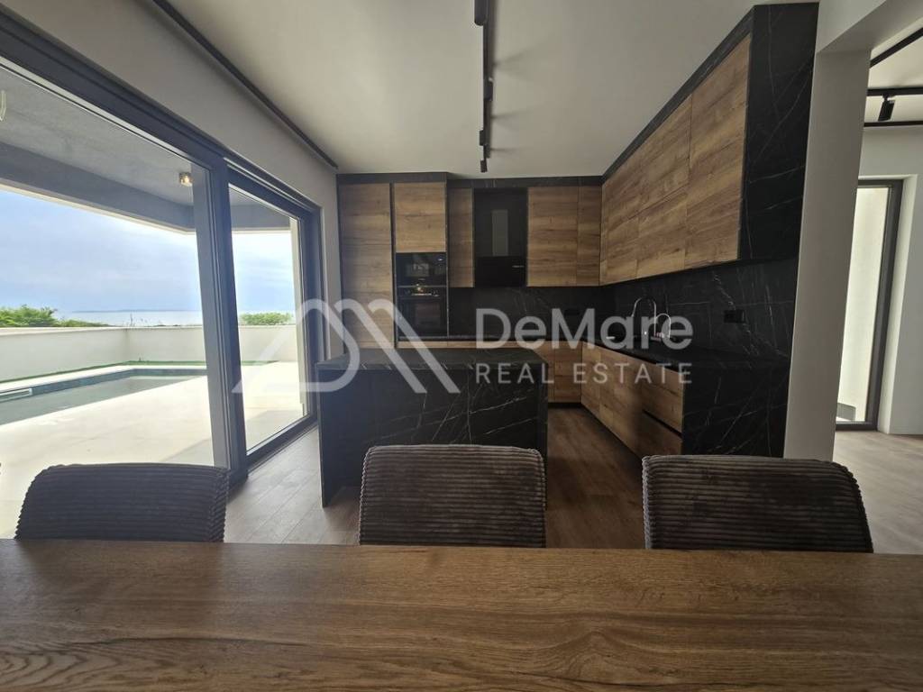 Luksuzna vila, Prodaja, Privlaka, Privlaka