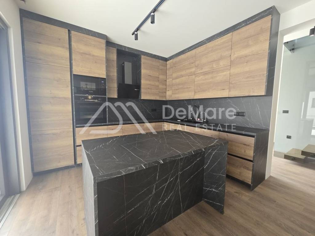 Luksuzna vila, Prodaja, Privlaka, Privlaka
