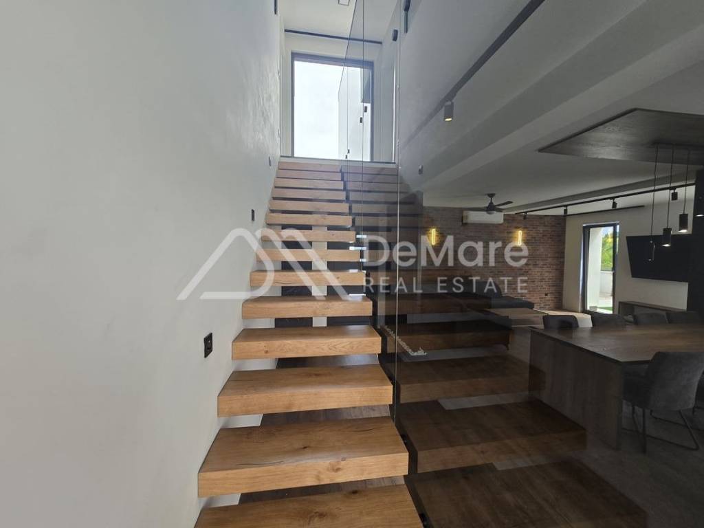 Luksuzna vila, Prodaja, Privlaka, Privlaka