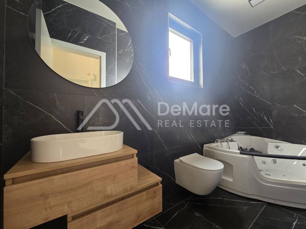 Luksuzna vila, Prodaja, Privlaka, Privlaka