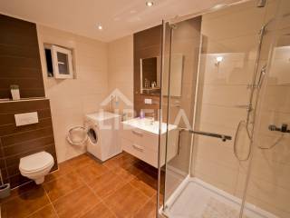 House with apartments, Sale, Pula, Pula