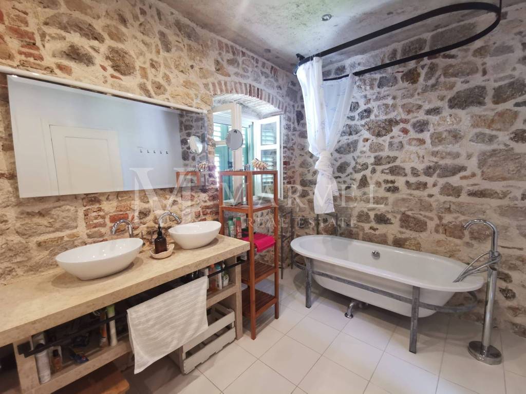 Kamena kuca, Prodaja, Krk, Krk