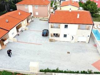 House with apartments, Sale, Vir, Vir
