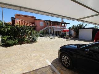 House with apartments, Sale, Vir, Vir