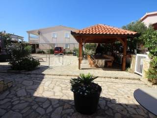 House with apartments, Sale, Vir, Vir