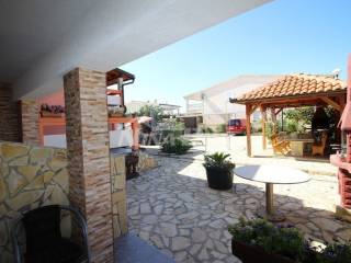 House with apartments, Sale, Vir, Vir