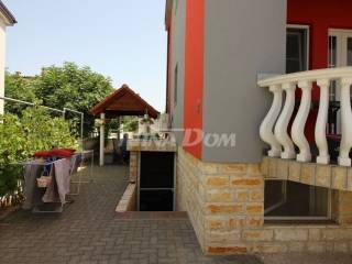 House with apartments, Sale, Vir, Vir