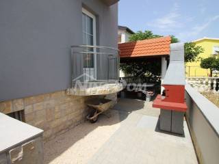 House with apartments, Sale, Vir, Vir