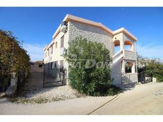 House with apartments, Sale, Vir, Vir