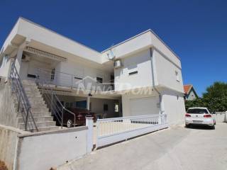 House with apartments, Sale, Vir, Vir