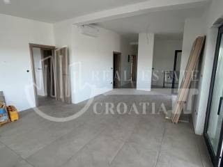 Flat in an urban villa, Sale, Tisno, Jezera