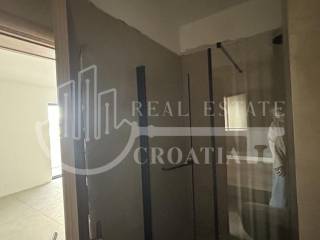 Flat in an urban villa, Sale, Tisno, Jezera