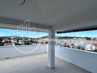 Flat in an urban villa, Sale, Tisno, Jezera
