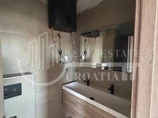 Flat in an urban villa, Sale, Tisno, Jezera