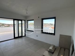 Flat in an urban villa, Sale, Tisno, Jezera