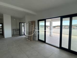 Flat in an urban villa, Sale, Tisno, Jezera
