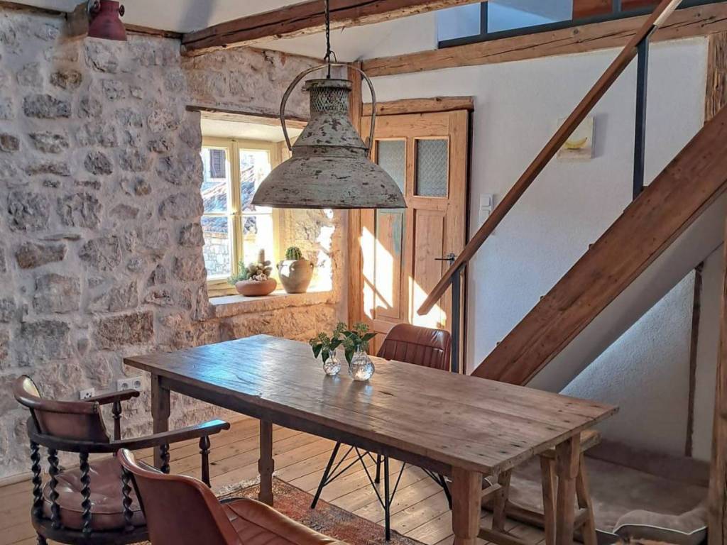 Kamena kuca, Prodaja, Stari grad, Stari Grad
