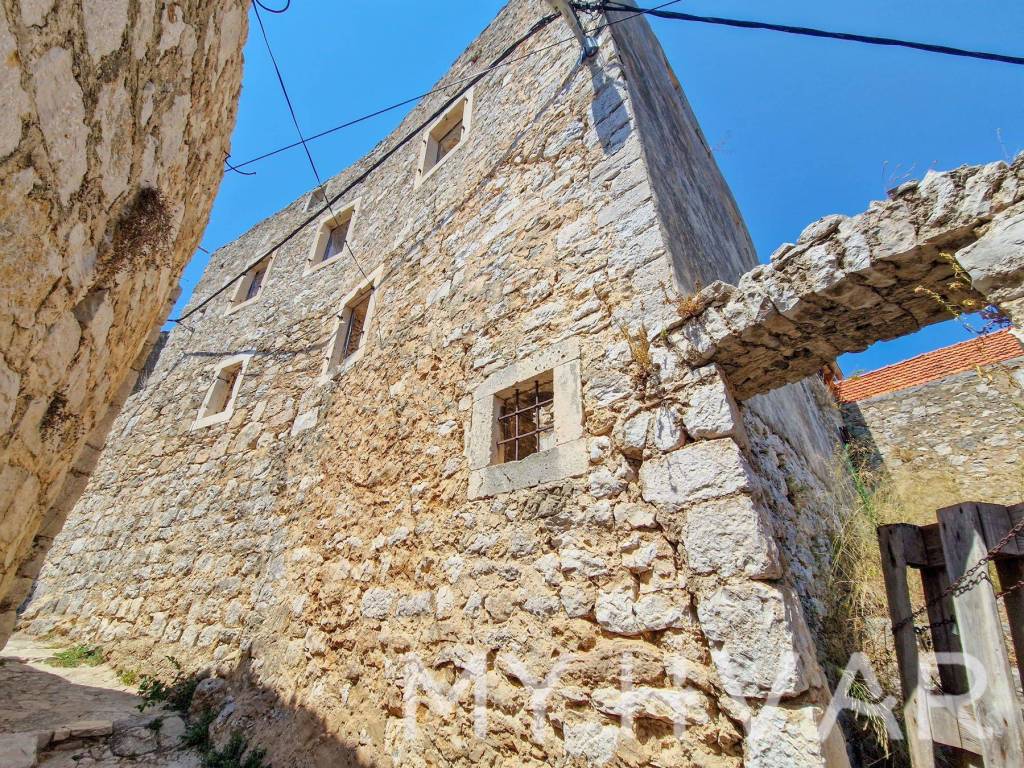 Kamena kuca, Prodaja, Jelsa, Pitve