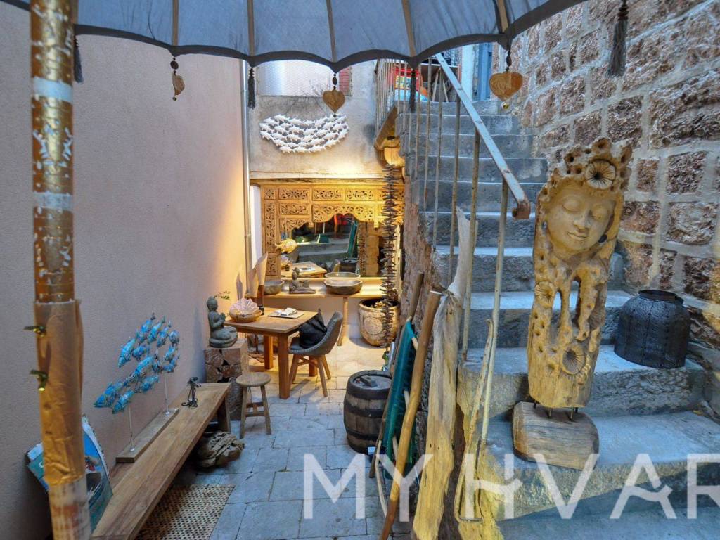 Kamena kuca, Prodaja, Stari grad, Stari Grad