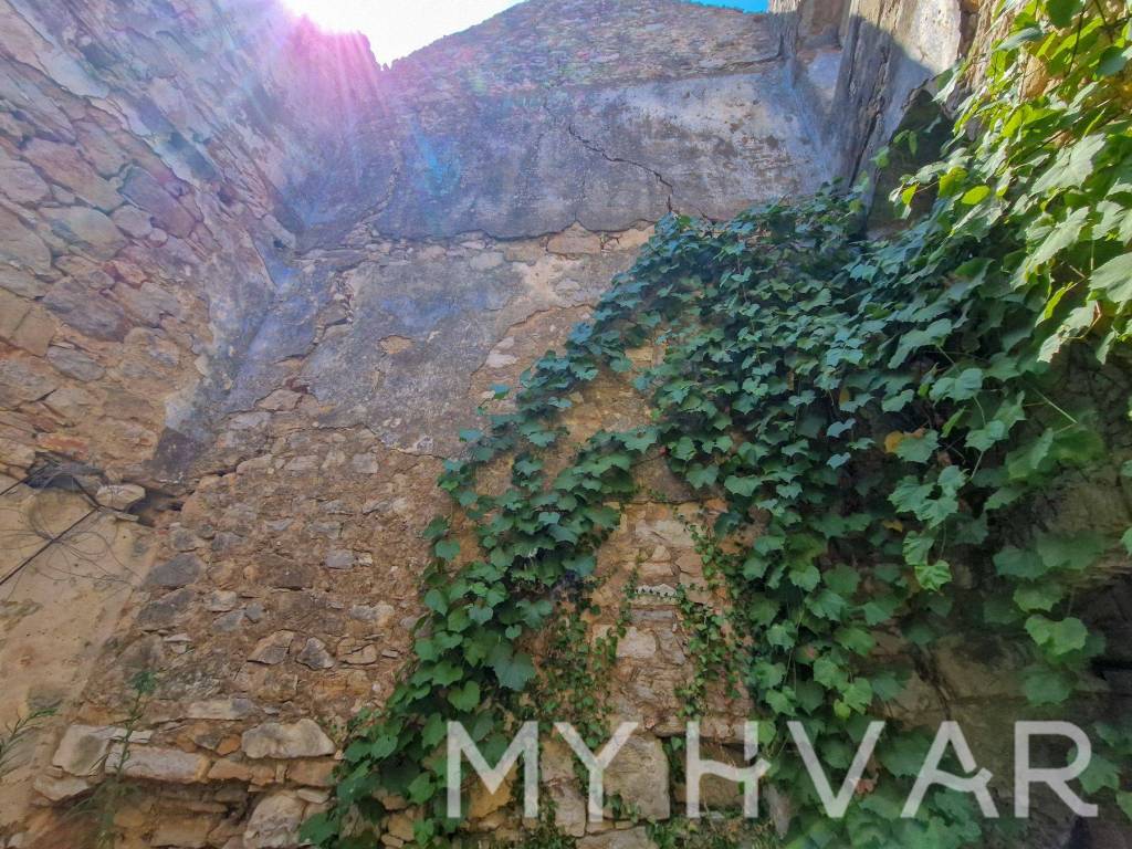 Kamena kuca, Prodaja, Jelsa, Pitve