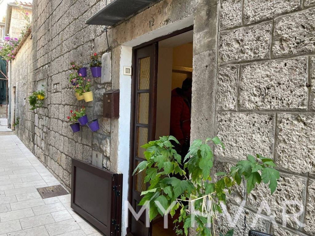 Kamena kuca, Prodaja, Stari grad, Stari Grad