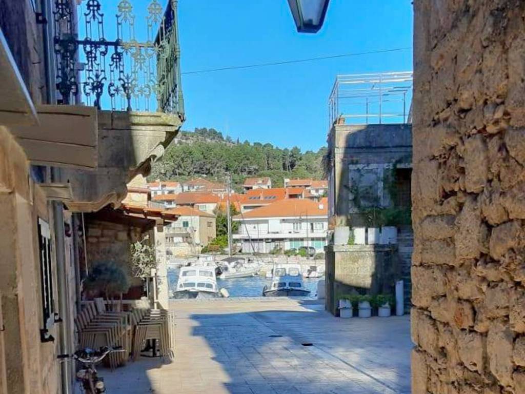 Kamena kuca, Prodaja, Stari grad, Stari Grad