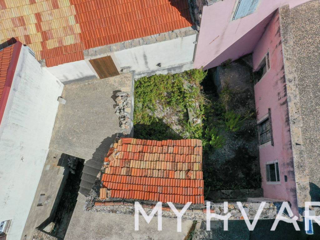 Kamena kuca, Prodaja, Jelsa, Pitve