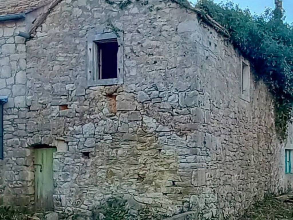 Kamena kuca, Prodaja, Sucuraj, Bogomolje