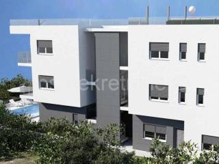 Flat in an urban villa, Sale, Okrug, Okrug Gornji