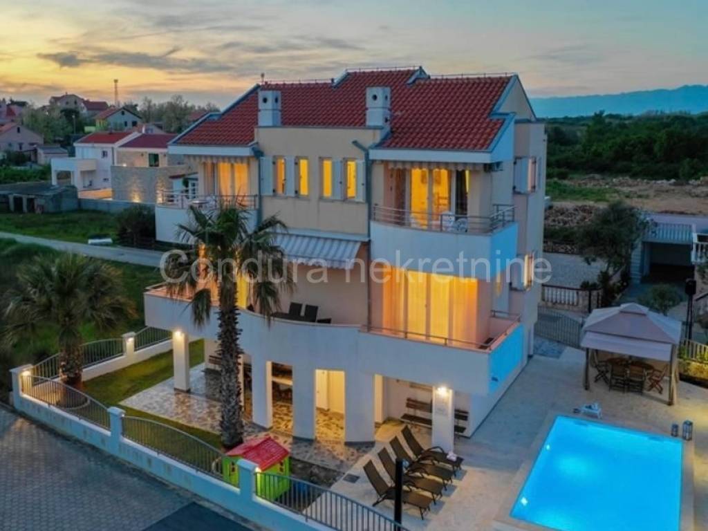 Apartmanska kuca, Prodaja, Privlaka, Privlaka