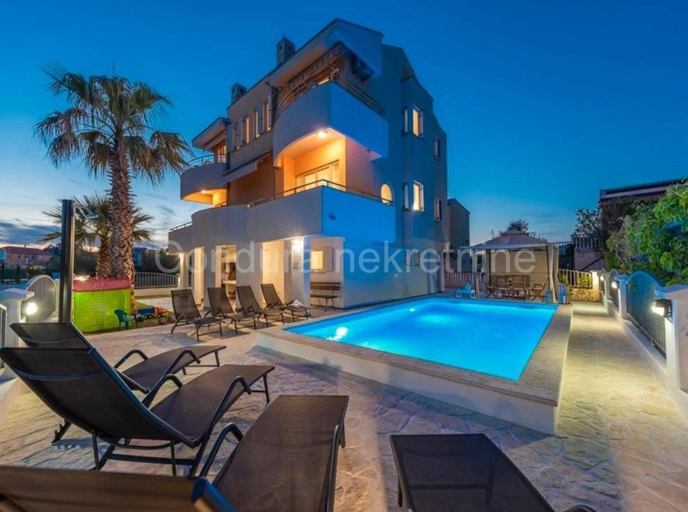 Apartmanska kuca, Prodaja, Privlaka, Privlaka