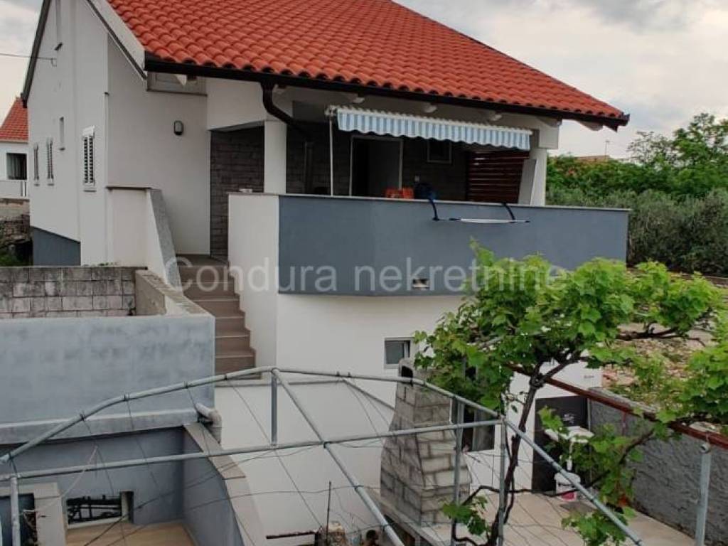 Obiteljska kuca, Prodaja, Vrsi, Vrsi