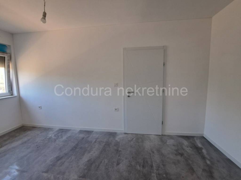 Dvojna kuca, Prodaja, Policnik, Murvica