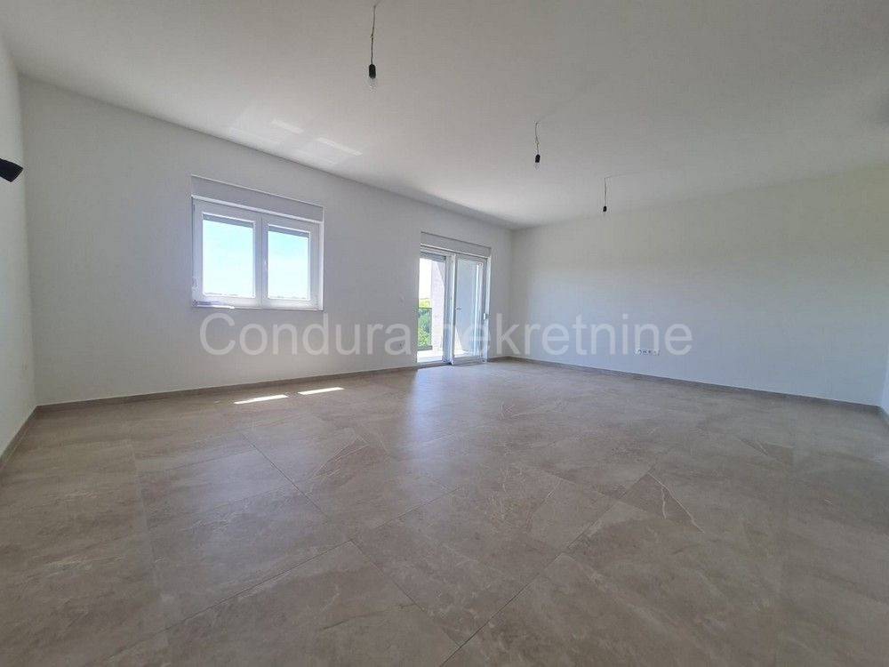 Apartman na moru, Prodaja, Vir, Vir