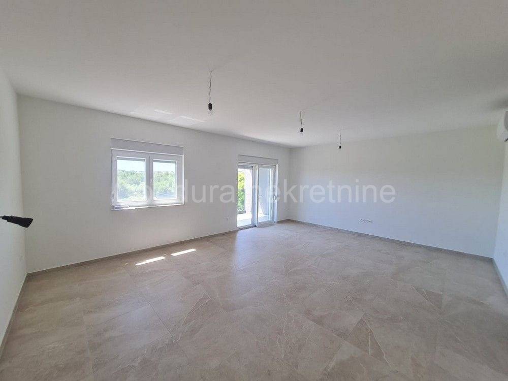 Apartman na moru, Prodaja, Vir, Vir
