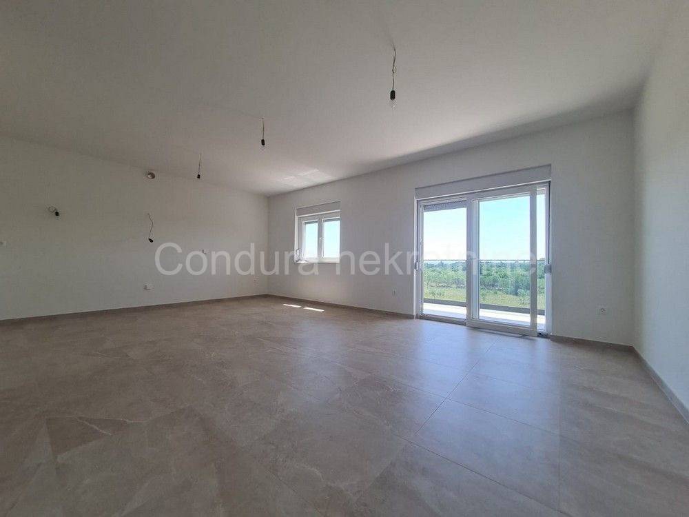 Apartman na moru, Prodaja, Vir, Vir