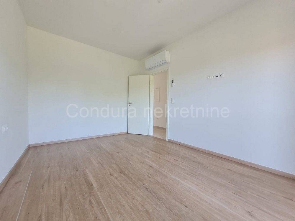 Apartman na moru, Prodaja, Vir, Vir