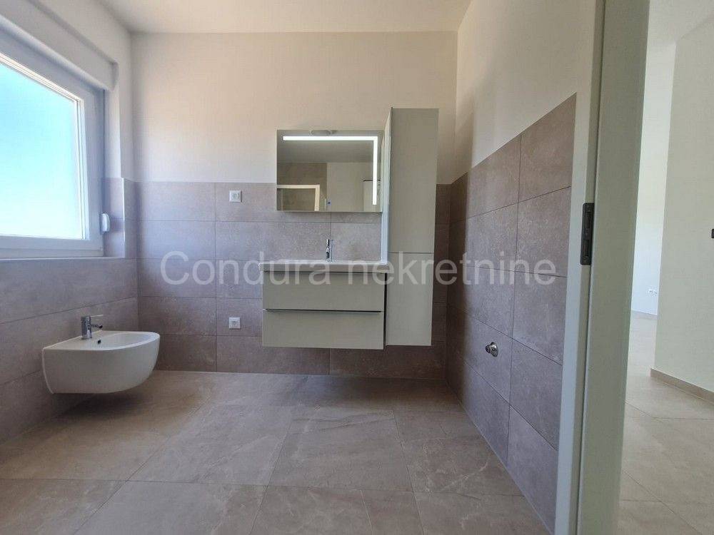 Apartman na moru, Prodaja, Vir, Vir