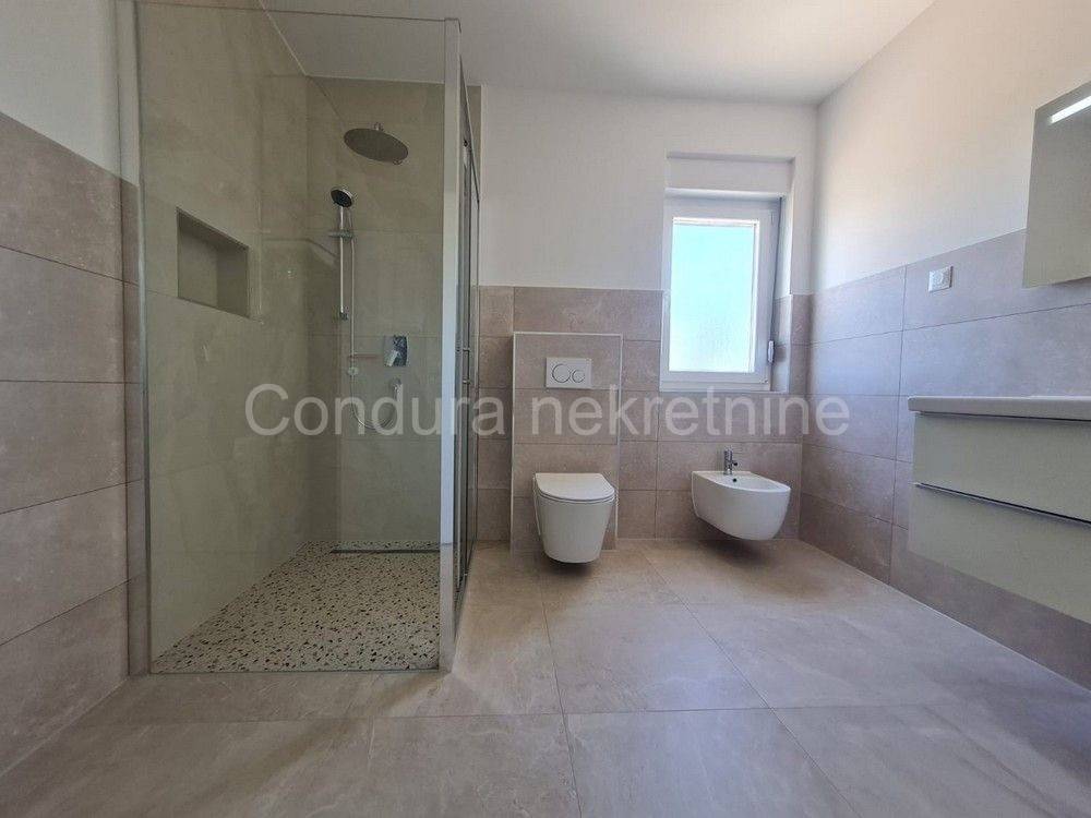 Apartman na moru, Prodaja, Vir, Vir