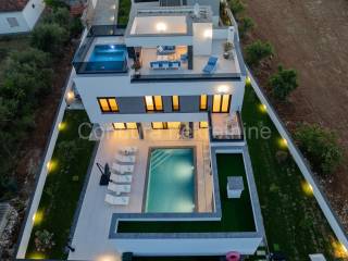 Vila, Prodaja, Nin, Zaton