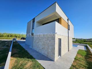 Vila, Prodaja, Vrsi, Zukve
