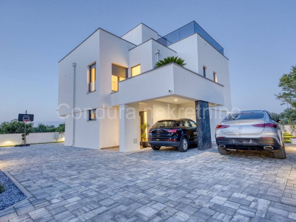 Vila, Prodaja, Nin, Zaton