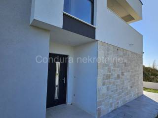 Vila, Prodaja, Vrsi, Zukve