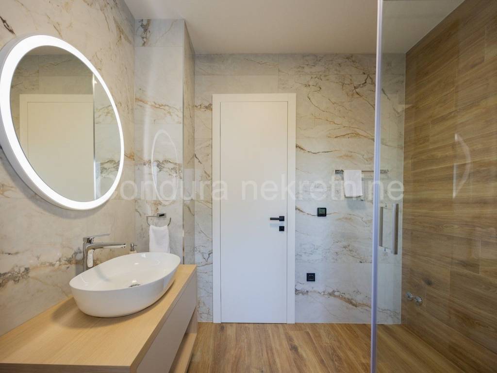 Vila, Prodaja, Nin, Zaton