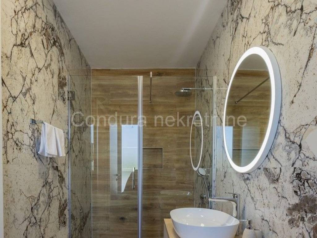 Vila, Prodaja, Nin, Zaton