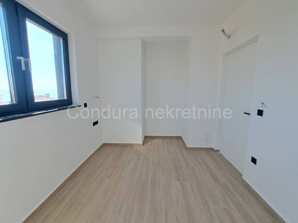 Apartman na moru, Prodaja, Nin, Zaton