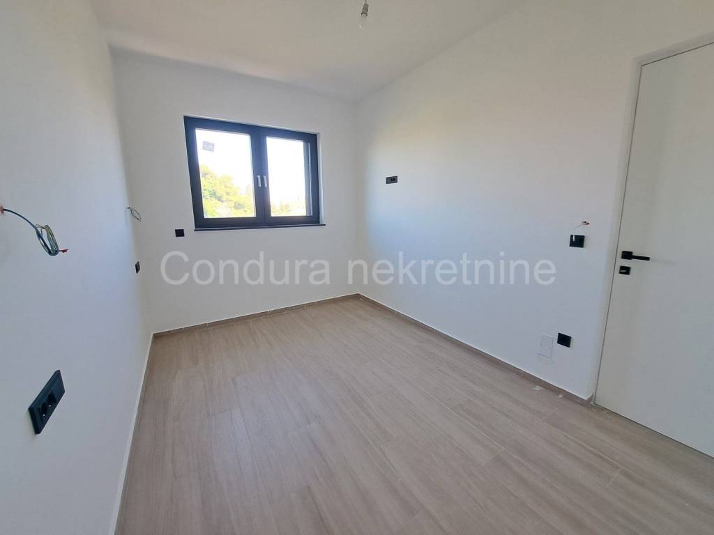 Apartman na moru, Prodaja, Nin, Zaton